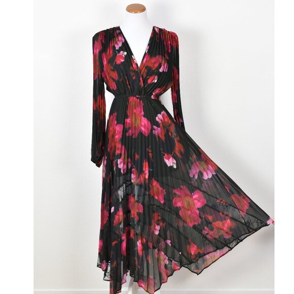 Steve Madden Dresses & Skirts - Steve Madden Pleated Floral Midi Long Sleeve Dress - S